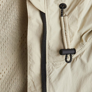 เสื้อแจ็คเก็ตกันลมสำหรับผู้หญิงคุณภาพสูง ระบายอากาศได้ดี เหมาะสำหรับฤดูหนาว มีฮู้ด ทำจากไนลอน สามารถปรับแต่งได้ ทันสมัย - Product Image 5