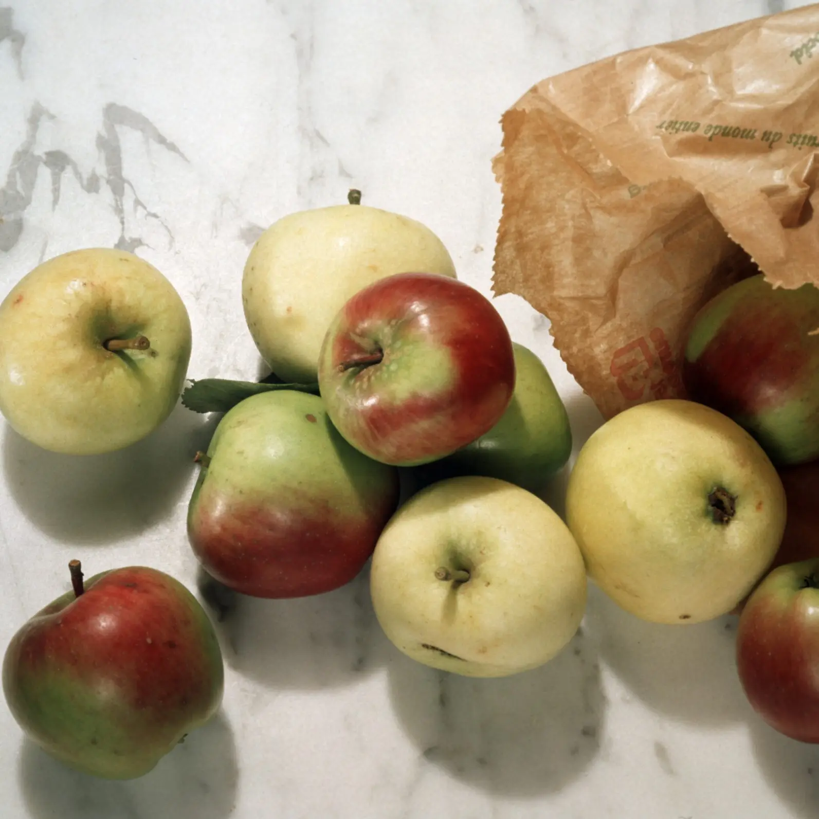 Натюрморт с яблоками. Яблочный пирог маккафе. Шарлот яблочный. Со вкусными яблоками. Со вкусными яблоками.