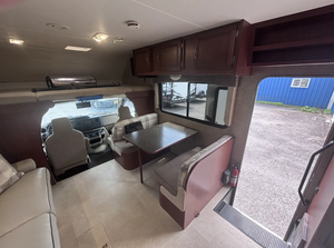 Clean Spacious Interior 2023 2024 2021 Used Wholesale Winnebagos Winniies_31H_ RVs Motorhomes for Family Travel 4-6 Passengers - Product Image 2