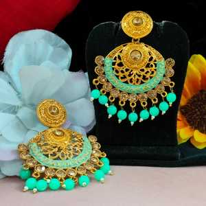 Pendientes colgantes de moda para mujer India Acabado dorado con Kundan y perlas colgantes para ocasiones formales festivas y nupciales - Product Image 2