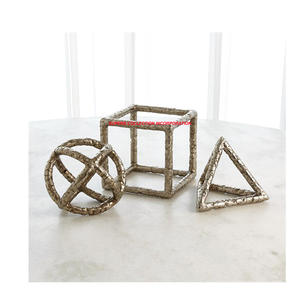 Grande et petite sculpture plaquée or avec base en marbre Design fantaisie Design fantaisie - Product Image 5