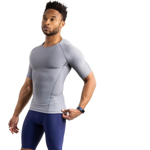 Service OEM Rash Guard pour hommes, manches courtes, col rond, pull d'entraînement, vêtements de sport, avec design personnalisé, Rash Guard à manches courtes - Product Image 5