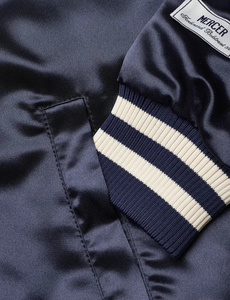 Venta al por mayor de fábrica, chaqueta Bomber de moda de talla grande para hombre, Letterman bordado personalizado, soporte de lona de satén de nailon fino Chicago - Product Image 4