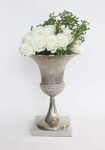 Lightweight Metal Garden <b>Vases</b> for Versatile Floral Decor Metal <b>Vases</b> for Long-lasting Garden <b>Beauty</b> - Product Image 5