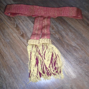 Faja de cintura OEM dorada y granate, faja de hombro personalizada, venta al por mayor, faja ceremonial dorada y carmesí, borlas con accesorios de latón - Product Image 1
