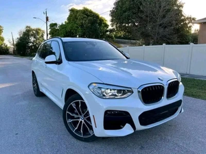 SUV compacto de lujo 2023 perfectamente utilizado con transmisión automática de motor turboalimentado de 2.0L e interior de cuero de 5 asientos - Product Image 5