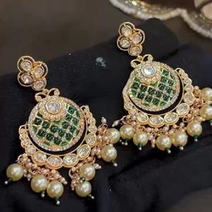 Pendientes de Diseño con Piedras de Moissanita y Kundan Chapadas en Oro de Primera Calidad, Colección para Bodas, para Mujer - Product Image 1