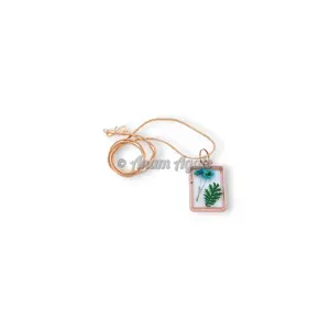 Fleur séchée personnalisée avec pendentif en résine d'orgone de fleur de feuilles | Fournisseur de pendentifs en résine d'orgone de fleur en ligne - Product Image 1