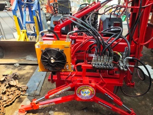 Tractor de rueda totalmente hidráulico de alta resistencia de 50HP, accesorio trasero para aplicaciones de construcción de paisajismo agrícola - Product Image 4