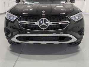 Gran Demanda: Mercedes-Benz GLC 300 AWD 4MATIC SUV 2025, Motor Turbo de 2.0L y 4 Cilindros en Línea con Sistema Híbrido Ligero de 48V - Product Image 2