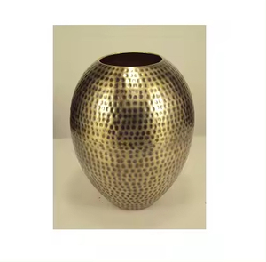 Vase à fleurs en Offre Spéciale de taille personnalisée Vases décoratifs en métal faits à la main Vase à fleurs au design simple Centre de table de couleur rose - Product Image 2