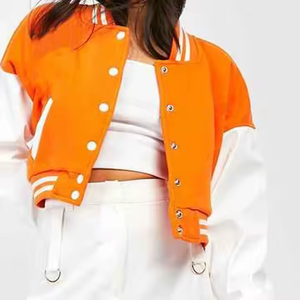 Veste universitaire pour femmes de qualité supérieure recadrée en cuir laine Baseball Letterman avec logo avant Style collège - Product Image 5