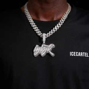 Colgante de Nombre Personalizado en Oro de 14K con Moissanita Iykyk, Charm Personalizado Duradero y Elegante - Product Image 2