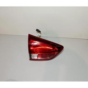LUZ DE FRENO TRASERA IZQUIERDA INTEGRADA EN LA PUERTA RENAULT Clio Grandtour K9K 608, K9K 628, K9K 629, K9K 638 (13>) - Product Image 1