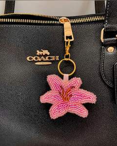 Porte-clés brodé de perles de rocaille faites à la main, style classique coloré, durable et personnalisable pour toutes les occasions par MOHSIN HANDICRAFT - Product Image 2