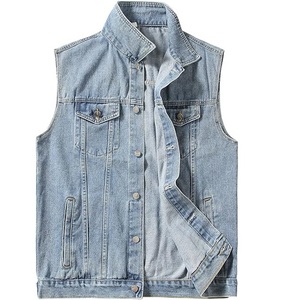 Gilet en jean classique bleu pour homme, veste sans manches, style rétro, coupe ajustée, tendance streetwear, veste en jean décontractée - Product Image 1