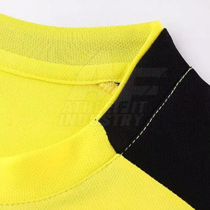 Tenues de football personnalisées OEM légères à séchage rapide pour adultes, tailles plus grandes, hauts à manches courtes, impression par sublimation pour l'été - Product Image 3