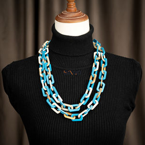 Collier de perles naturelles Premium 24 avec chaîne à double maillons et accents de corne ovale accessoire de mode pour femmes cadeau en gros disponible - Product Image 1