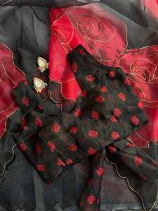 Belle collection de saris de créateur pour femmes avec impression numérique et bordure tissée à la main - Product Image 6