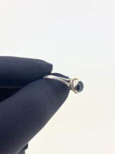 แหวนเงินแท้ 925 ประดับพลอยออนิกซ์สีดำธรรมชาติทรงหลังเบี้ย สำหรับใส่ทุกวัน หรือในงานแต่งงาน หรืองานปาร์ตี้  เป็นพลอยประจำเดือนมกราคม - Product Image 4