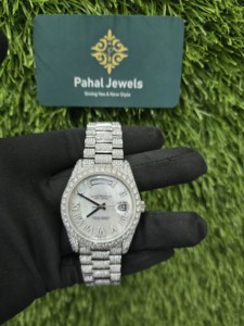 Reloj de Pulsera de Lujo Hecho a Mano con Esfera de Cristal Analógica de Acero Inoxidable, Números Arábigos, Completamente Engastado con Moissanita, 12 mm de Grosor, Estilo Hip Hop - Product Image 1