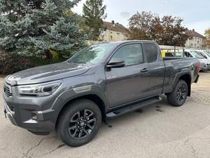 2023 para Toyota Hilux 2.8L Extra Cab usado con asientos de cuero de dirección izquierda - Product Image 4