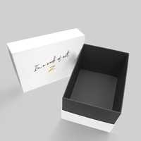Boîte cadeau en carton rigide blanc avec logo personnalisé en relief, base amovible, emballage de luxe recyclable pour cadeaux et cosmétiques