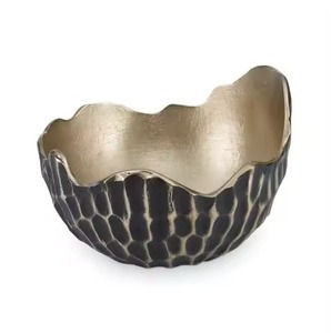 Bol rond en métal parfait pour servir des collations, des desserts, des noix et des fruits secs assortis - Product Image 1