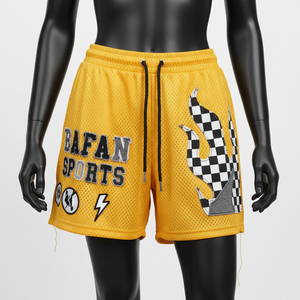 Shorts deportivos de baloncesto para mujer, amarillos, de malla de poliéster transpirable de 160 GSM, con logo de aplique de llamas a cuadros. - Product Image 4