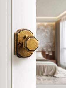 1 Pack Bouton de porte en laiton antique avec serrure Bouton de confidentialité intérieur en alliage de zinc pour chambre et salle de bain Design durable et élégant - Product Image 4