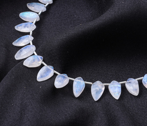 ลูกปัดหินมูนสโตนสีรุ้งเหลี่ยมเพชรพลอยสวยงามหินคริสตัลทรงรีกลมสำหรับทำเครื่องประดับกำไลข้อมือ - Product Image 4