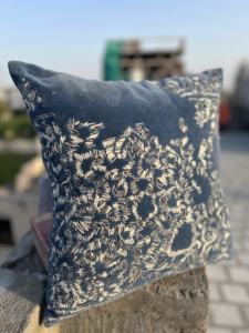 Fundas de cojín de algodón de lujo de 45x45 cm bellamente bordadas, sostenibles, sin azo, las mejores funciones al por mayor, posicionadores de almohadas - Product Image 4