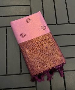 Impresionante Sari de seda Kanjivaram para mujer con bordado nupcial elegante y aspecto de boda tradicional - Product Image 3