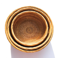 Bol en rotin élégant pour tables modernes, offrant style et utilité dans un seul paquet, alliant nature et design dans votre maison maintenant