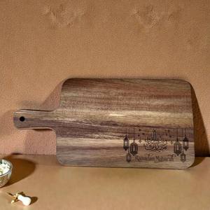 Tabla de Servir de Madera Grabada con el Mensaje 'Ramadán Mubarak', Plato de Madera Natural Hecho a Mano, Elegante Decoración de Cocina Islámica, Regalo - Product Image 1