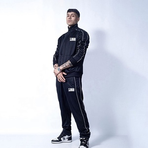 Ensemble de survêtement unisexe personnalisé en polyester et nylon avec bandes réfléchissantes, veste zippée, tenue de sport décontractée - Product Image 1