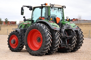 Tractor agrícola 2023 F 724 Va rio Pr ofi Plus MFWD 4WD - Product Image 5