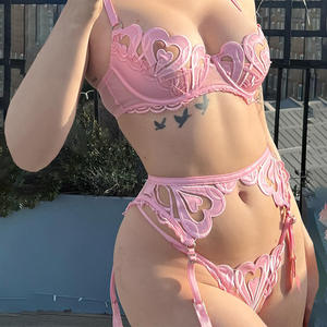 ハート柄エロセクシーランジェリーラグジュアリーレース刺Embroideryファンシーレディースブラック下着ブラとブリーフパンティーセット - Product Image 5