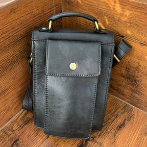 Bolso bandolera de cuero genuino vintage con varios compartimentos y soporte para teléfono móvil, bandoleras de cuero cosidas a mano para unisex - Product Image 3