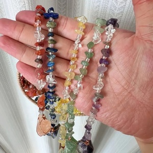 Fabriqué à la main 7 Chakra cristal capteur de rêves perles de pierre naturelle et fil enroulé arbre de vie énergie carillon pour la décoration intérieure - Product Image 6