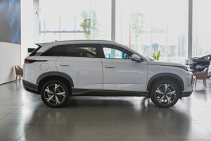Nouveau SUV hybride 4x4 haut de gamme 2025, puissance de 295 kW, 0 à 100 km/h en 4,7 s, autonomie WLTC de 175 km et technologie de batterie haute sécurité - Product Image 4