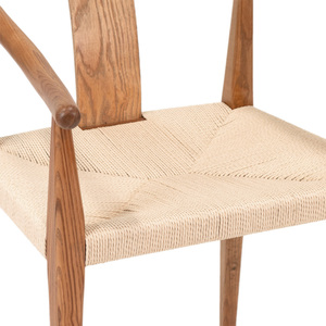 Chaise écologique tissée à la main avec structure en bois durable et esthétique nordique intemporelle avec un design à broche verticale - Product Image 5
