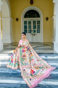 El último diseñador Banarasi Soft Silk Zari Weaving Saree de Fab Zone - Product Image 3