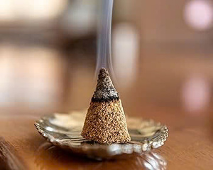 CONOS DE INCIENSO CALMANTES Y AROMÁTICOS/RECETA FAMILIAR/VALOR ASEQUIBLE/HECHO EN VIETNAM - Product Image 2