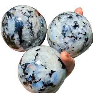 Esfera de piedra lunar arcoíris al por mayor, Bola de piedras preciosas blancas de cristal Natural pulido superior, artesanías de piedra semipreciosa para curación del hogar - Product Image 1