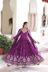 Fournisseur en gros de robes Anarkali en soie Vichitra avec broderie de sequins, robes Anarkali pakistanaises pour la vente à l'exportation - Product Image 5