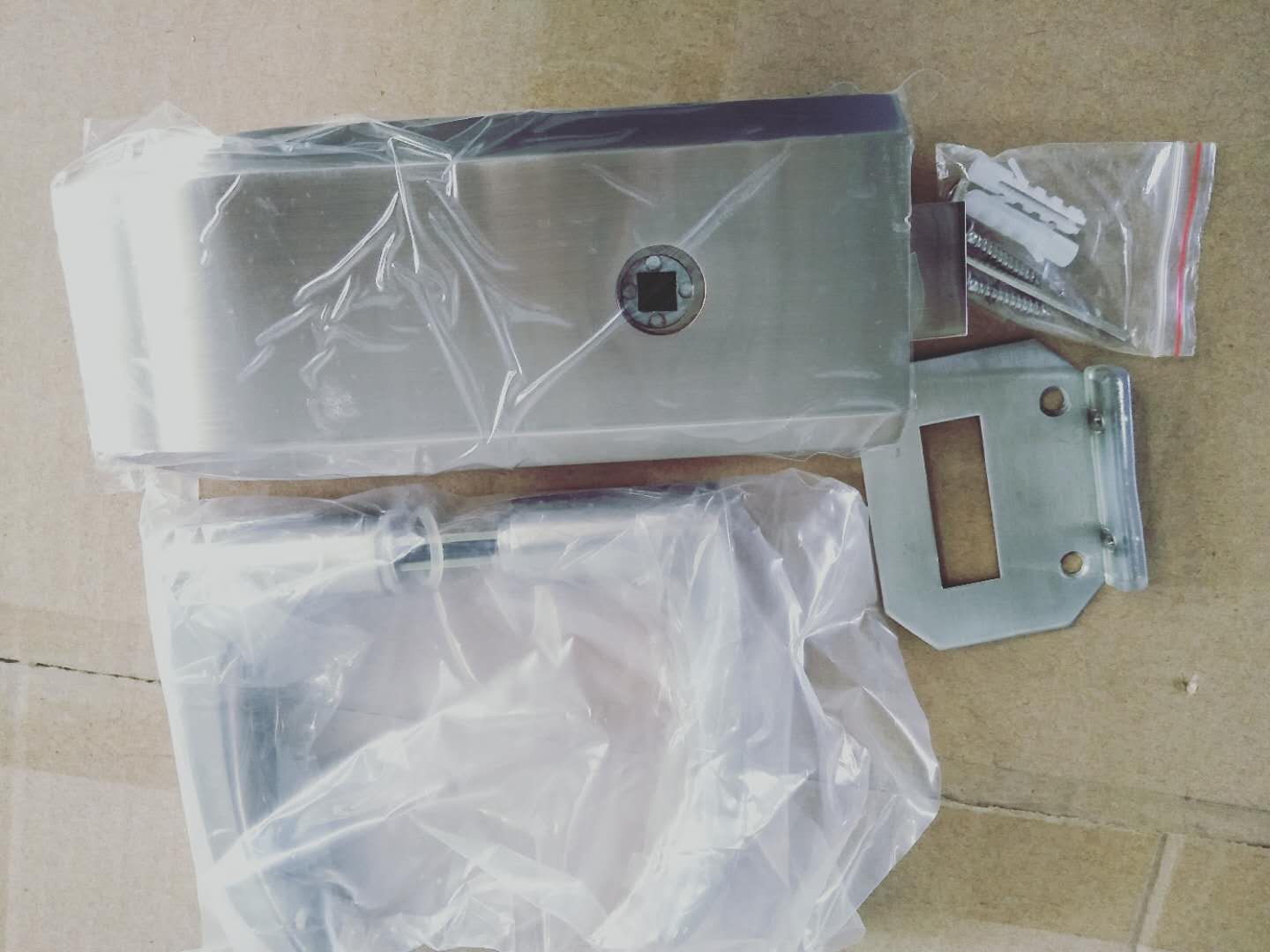 304 Stainless Steel Central Door Handle Lock for Single-opening Glass Doors - MeiTian MP24s1