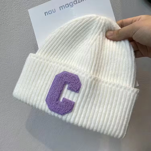 Gorros con diseño de bordado de logotipo personalizado, gorros de punto cálidos de invierno elásticos con logotipo de equipo de empresa DIY para hombres y mujeres, tela amigable para viajes - Product Image 2