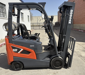 Offre exclusive aux enchères pour chariots élévateurs à pneus coussinés GC18S-9 2019, capacité de levage de 3500 LBS - Product Image 3