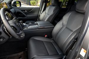 Leysus L X 600 2023, V6 Biturbo, 4x4, Paquete de Apariencia, Asientos de Cuero Sin Modificar, SUV Euro VI, Techo Solar Panorámico de 360°, Envío Inmediato - Product Image 5